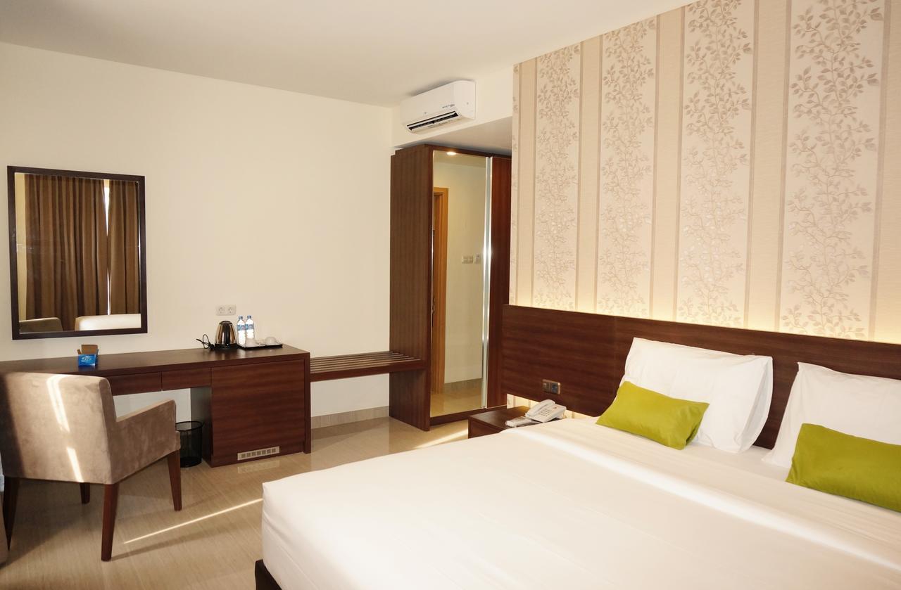 Green Eden Hotel Manado Exterior photo