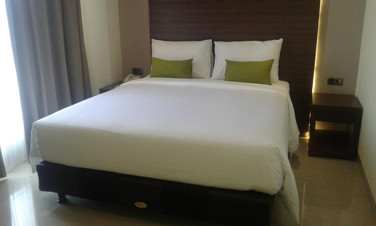 Green Eden Hotel Manado Exterior photo