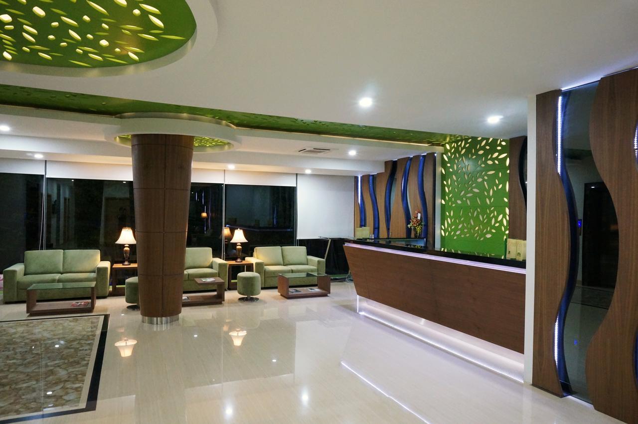Green Eden Hotel Manado Exterior photo